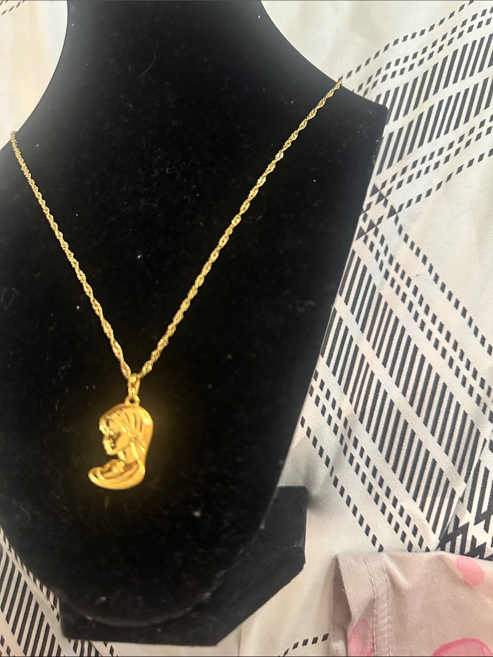 Gold Profile Pendant Necklace - Women's Jewelry